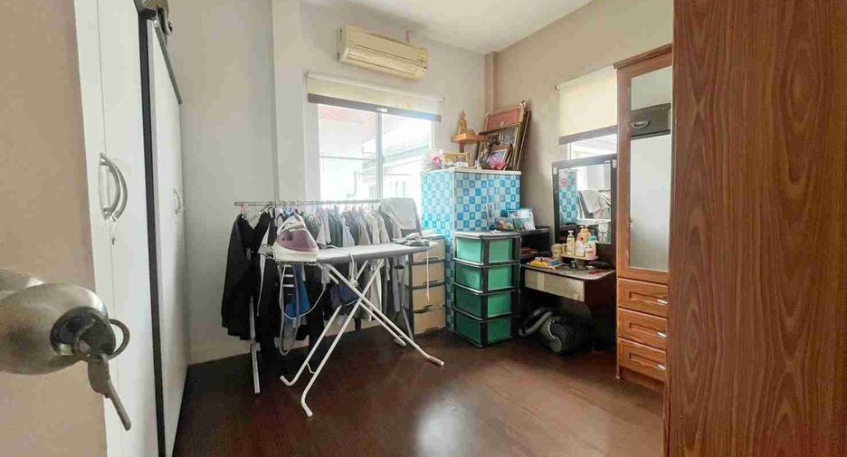 À vendre 3 chambres maison à Saphan Sung, Bangkok