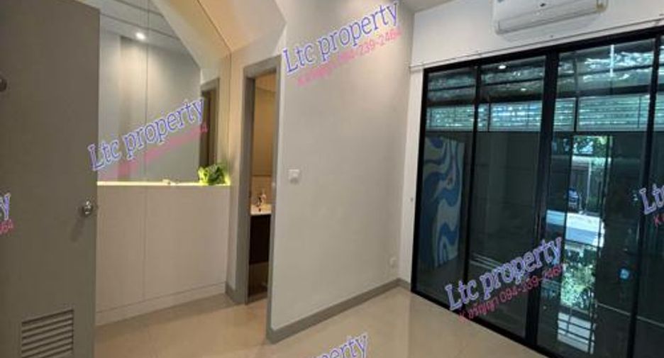 For rent 3 bedrooms townhouse in Lat Phrao, Bangkok