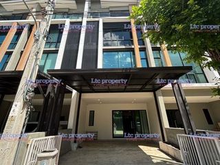 For rent 3 bedrooms townhouse in Lat Phrao, Bangkok