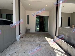 For rent 3 bedrooms townhouse in Lat Phrao, Bangkok