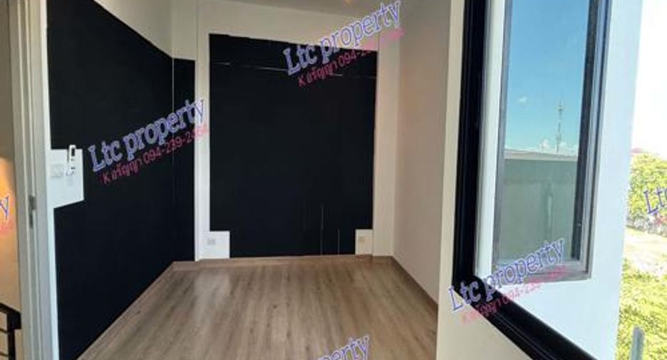 For rent 3 bedrooms townhouse in Lat Phrao, Bangkok