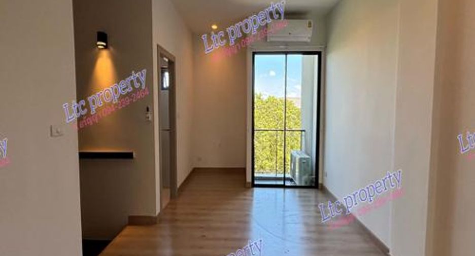 For rent 3 bedrooms townhouse in Lat Phrao, Bangkok