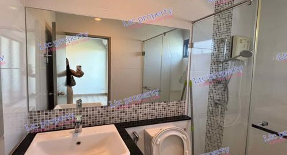 For rent 3 bedrooms townhouse in Lat Phrao, Bangkok