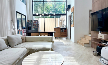 Casa adosada en venta de 4 habitaciones en Suan Luang, Bangkok