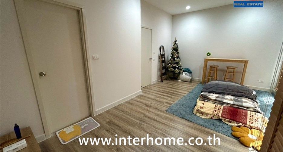 Casa adosada en venta de 3 habitaciones en Bang Bo, Samut Prakan