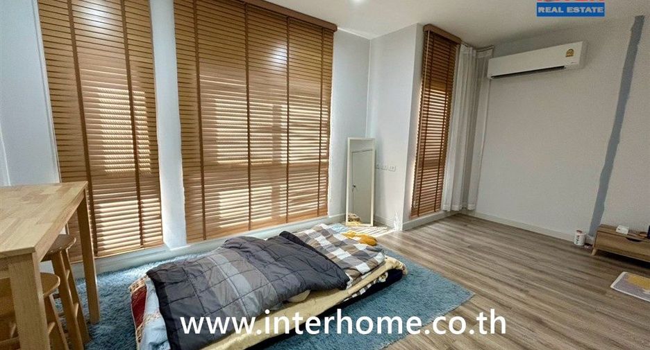 Casa adosada en venta de 3 habitaciones en Bang Bo, Samut Prakan