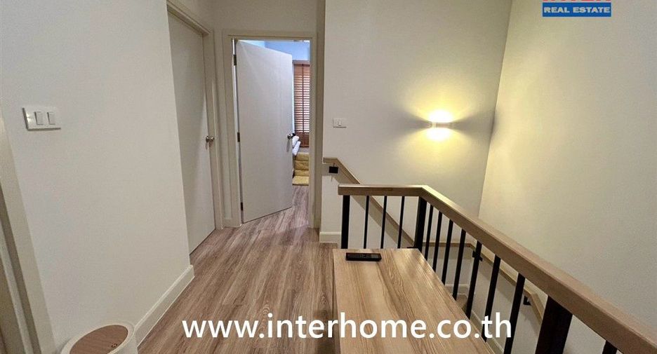 Casa adosada en venta de 3 habitaciones en Bang Bo, Samut Prakan