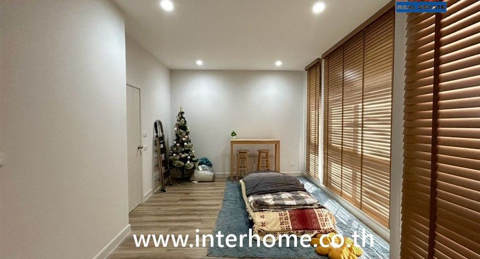 Casa adosada en venta de 3 habitaciones en Bang Bo, Samut Prakan