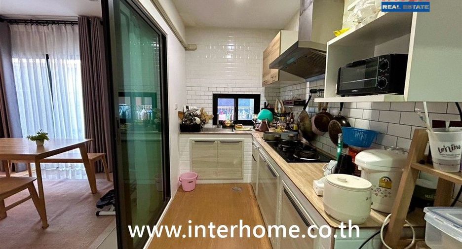 Casa adosada en venta de 3 habitaciones en Bang Bo, Samut Prakan