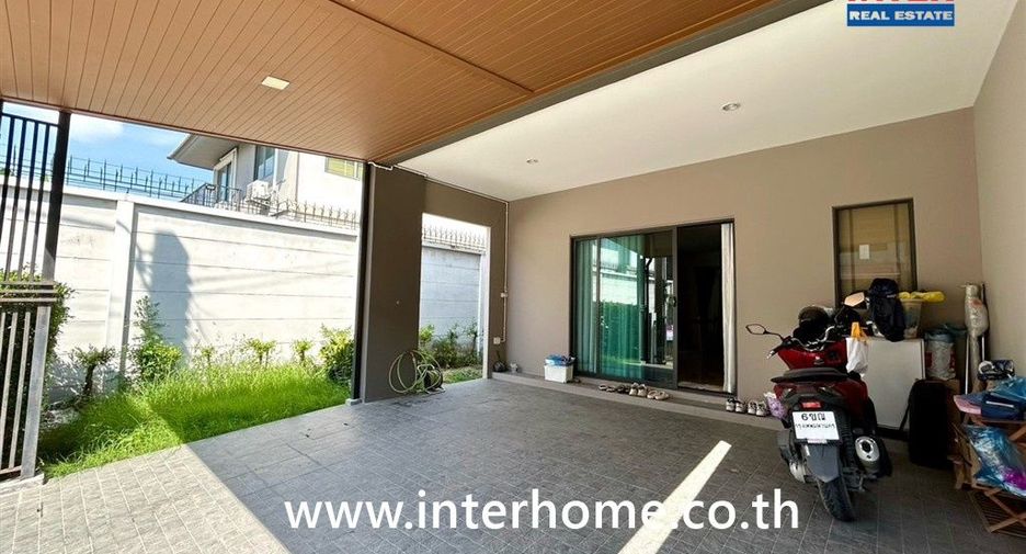 Casa adosada en venta de 3 habitaciones en Bang Bo, Samut Prakan