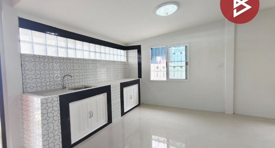 Local comercial en venta de 3 habitaciones en Mueang Nakhon Pathom, Nakhon Pathom