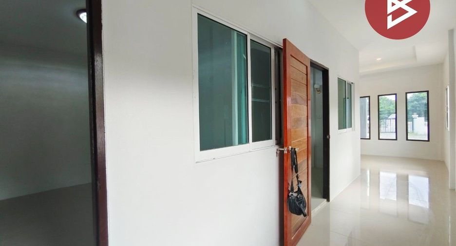 Local comercial en venta de 3 habitaciones en Mueang Nakhon Pathom, Nakhon Pathom