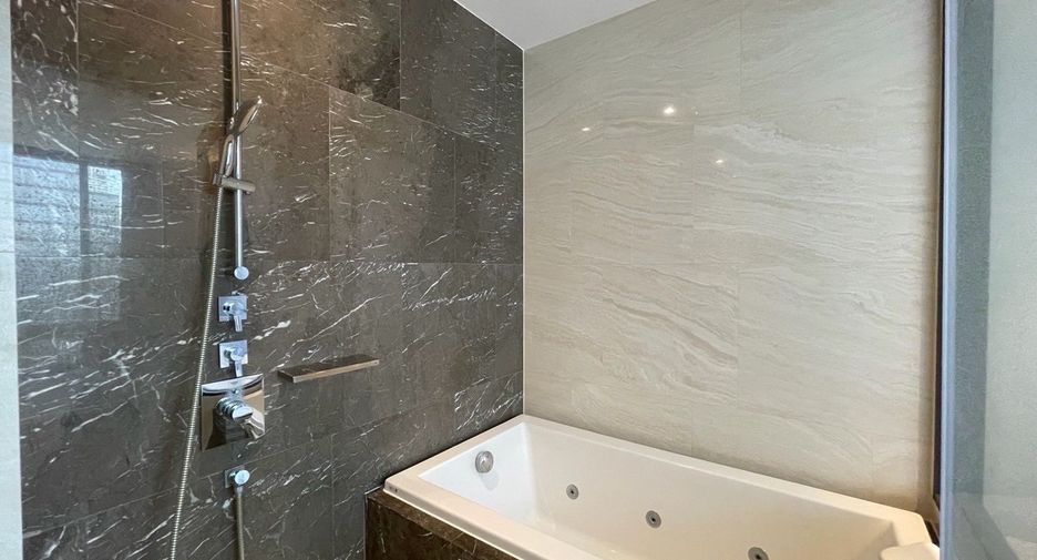 For rent 2 bedrooms condo in Bang Rak, Bangkok