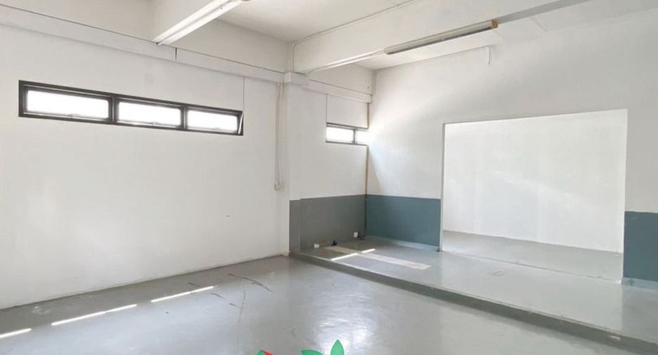 For sale 8 bedrooms warehouse in Phra Khanong, Bangkok
