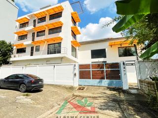 For sale 8 bedrooms warehouse in Phra Khanong, Bangkok