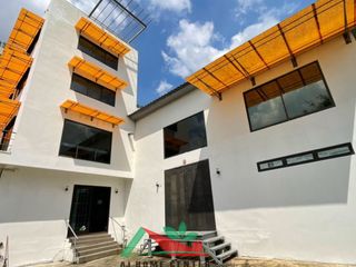 For sale 8 bedrooms warehouse in Phra Khanong, Bangkok