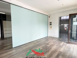 For sale 8 bedrooms warehouse in Phra Khanong, Bangkok