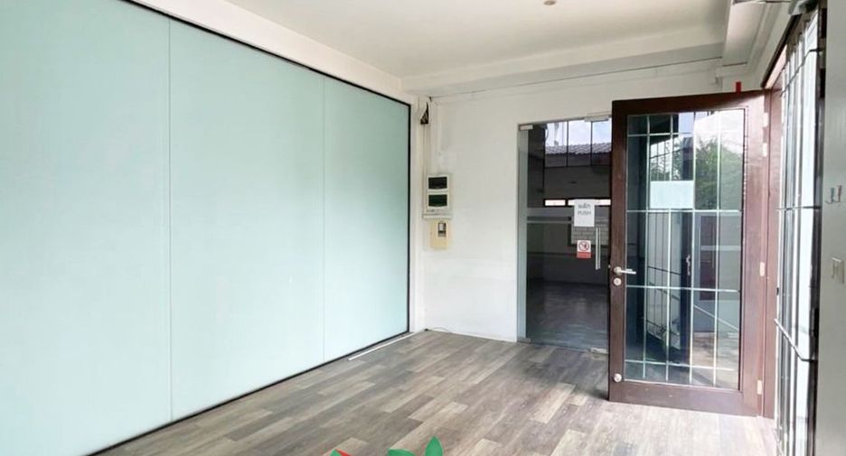 For sale 8 bedrooms warehouse in Phra Khanong, Bangkok