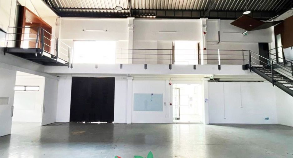 For sale 8 bedrooms warehouse in Phra Khanong, Bangkok