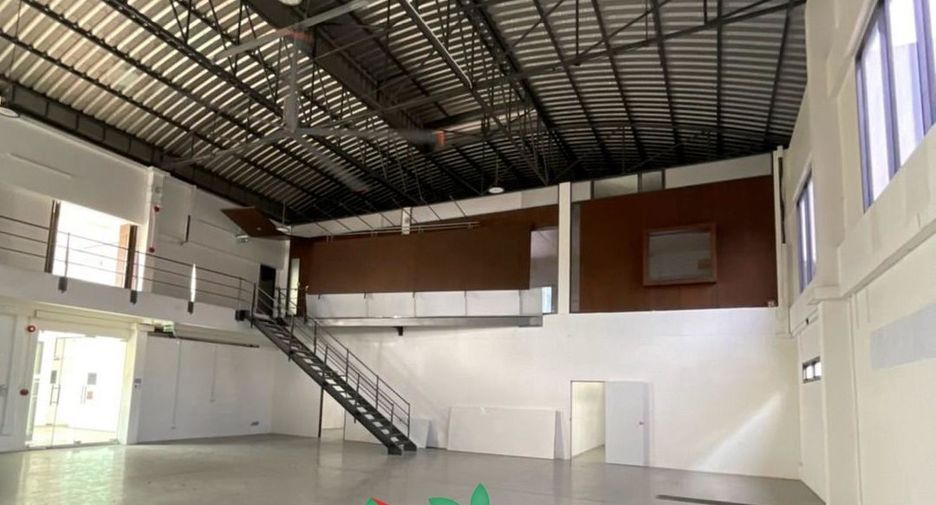 For sale 8 bedrooms warehouse in Phra Khanong, Bangkok