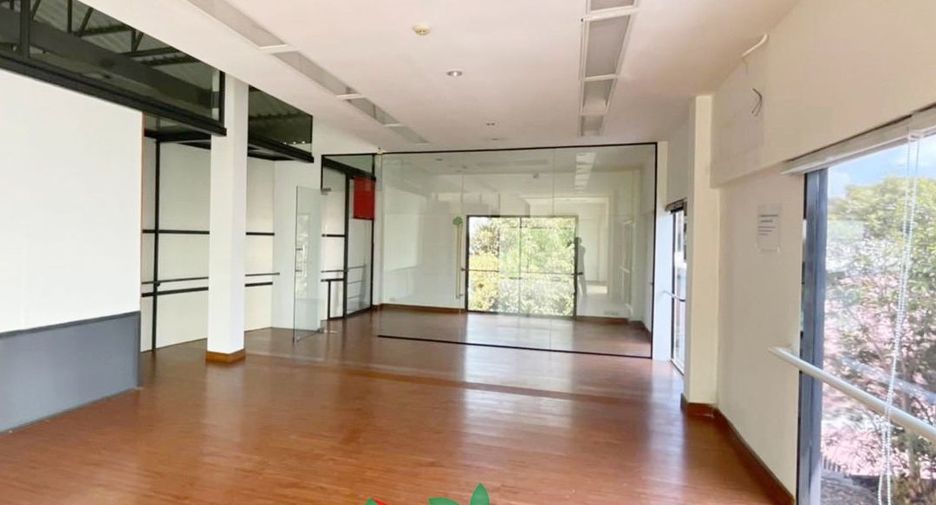 For sale 8 bedrooms warehouse in Phra Khanong, Bangkok