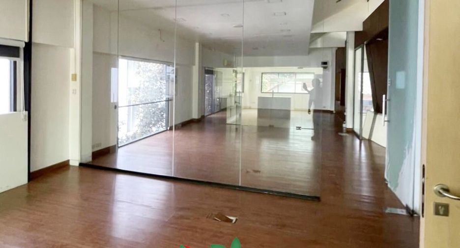 For sale 8 bedrooms warehouse in Phra Khanong, Bangkok