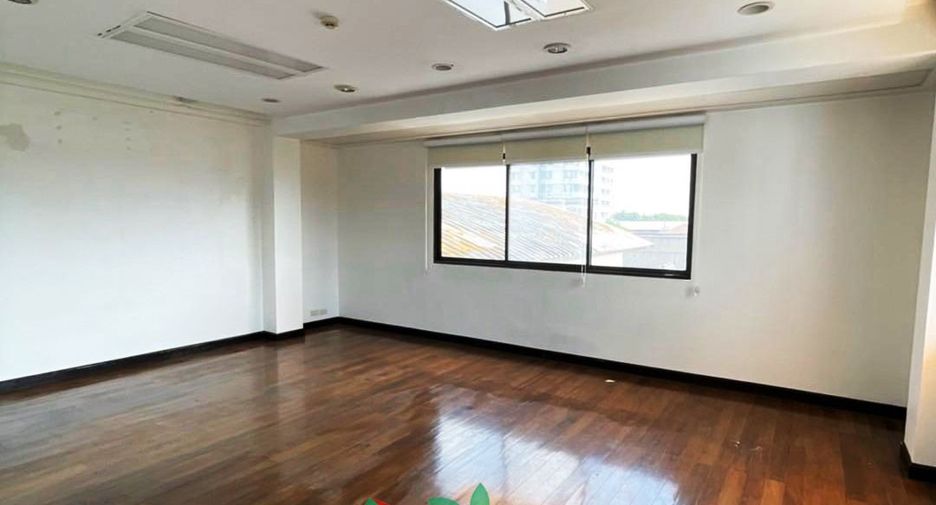 For sale 8 bedrooms warehouse in Phra Khanong, Bangkok