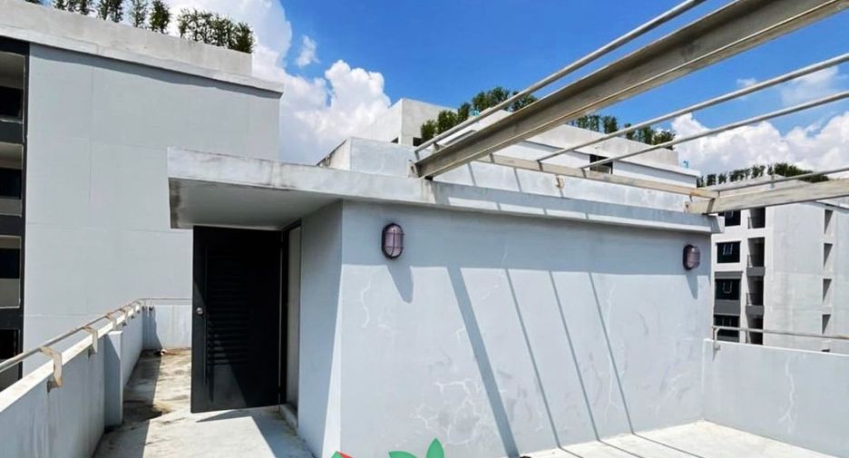 For sale 8 bedrooms warehouse in Phra Khanong, Bangkok