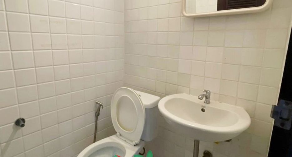 For sale 8 bedrooms warehouse in Phra Khanong, Bangkok