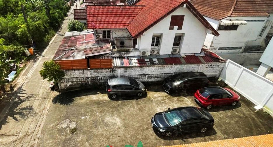 For sale 8 bedrooms warehouse in Phra Khanong, Bangkok