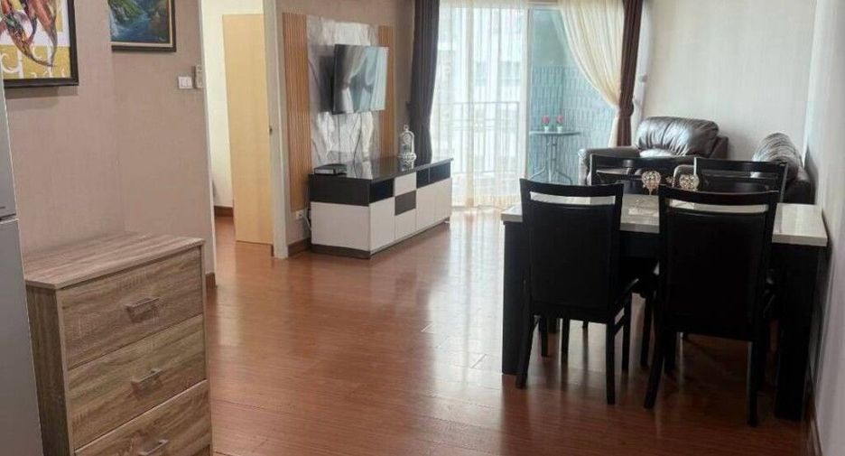 For rent 2 bedrooms condo in Huai Khwang, Bangkok