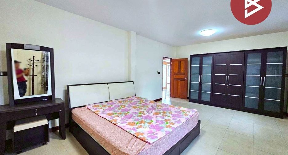 出租 和 出售 4 卧室 独立屋 在 Ban Bueng, Chon Buri
