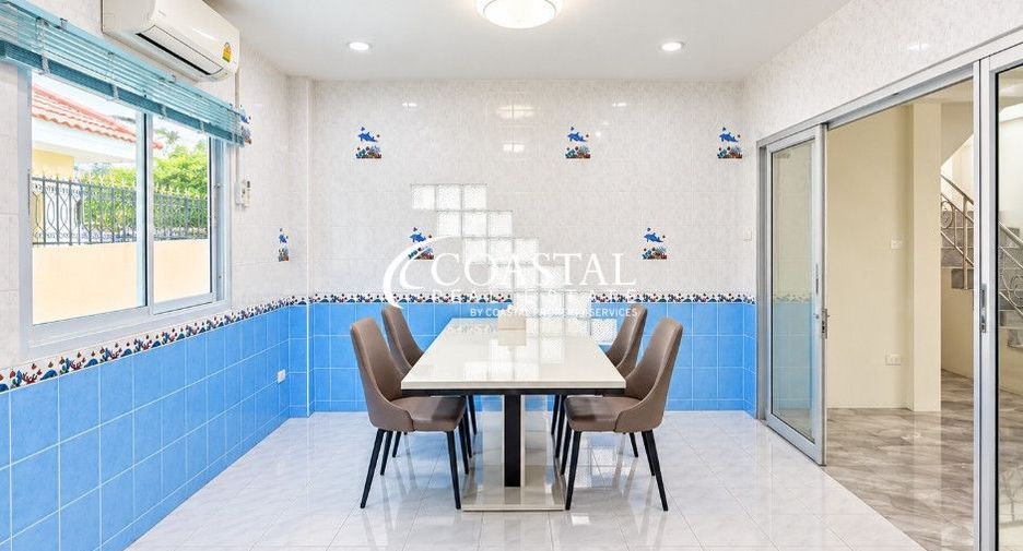 Casa en alquiler de 3 habitaciones en Bang Lamung, Chonburi