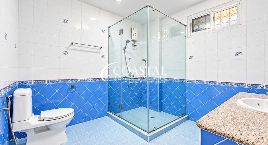 Casa en alquiler de 3 habitaciones en Bang Lamung, Chonburi