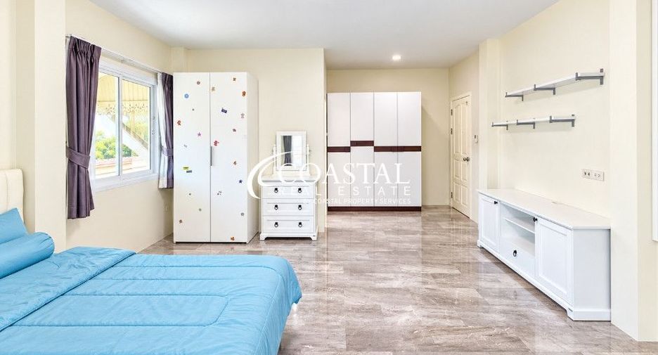 Casa en alquiler de 3 habitaciones en Bang Lamung, Chonburi