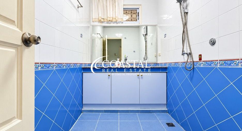 Casa en alquiler de 3 habitaciones en Bang Lamung, Chonburi