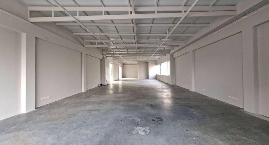 For rent retail Space in Prawet, Bangkok