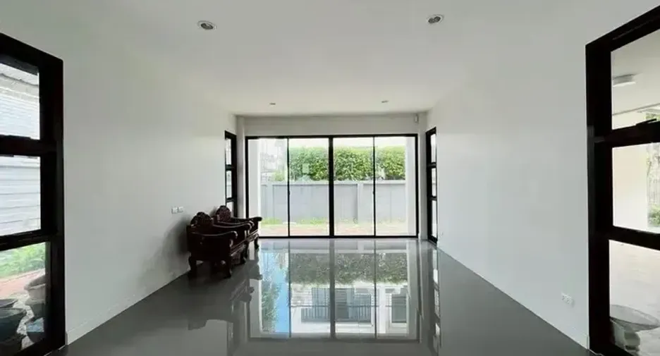 Casa en venta de 4 habitaciones en Prawet, Bangkok