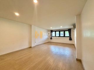 For sale 4 bedrooms retail Space in Bang Sue, Bangkok