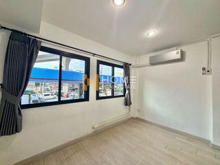 For sale 4 bedrooms retail Space in Bang Sue, Bangkok