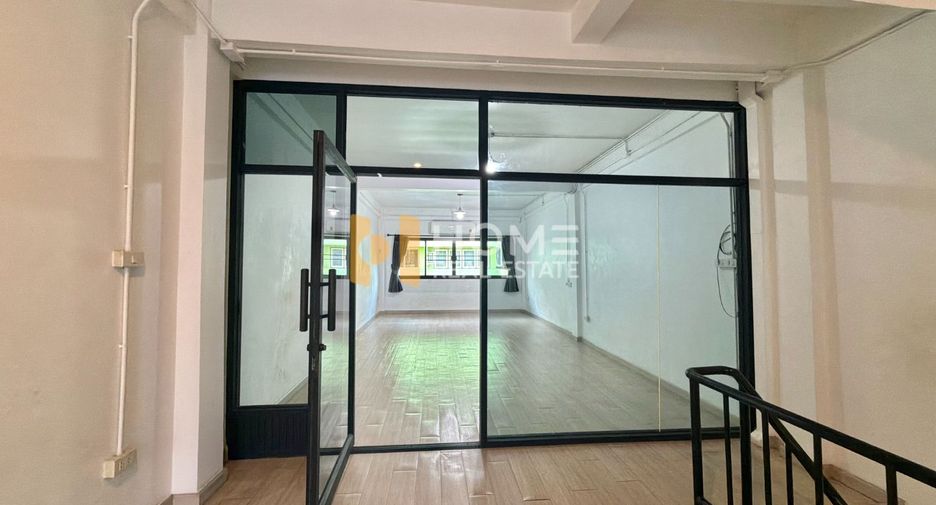 For sale 4 bedrooms retail Space in Bang Sue, Bangkok