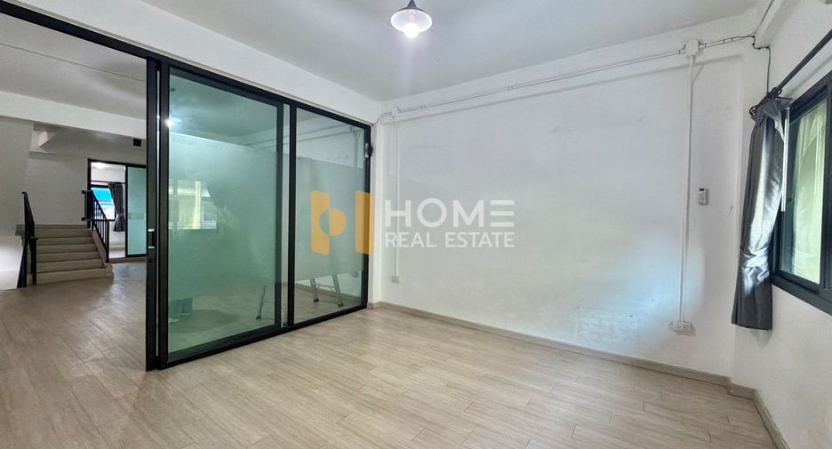 For sale 4 bedrooms retail Space in Bang Sue, Bangkok