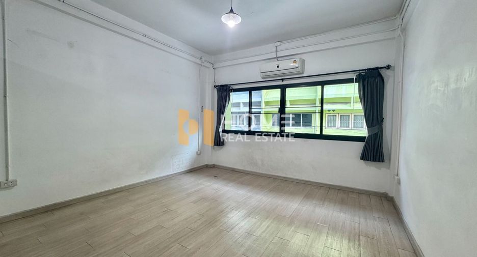 For sale 4 bedrooms retail Space in Bang Sue, Bangkok