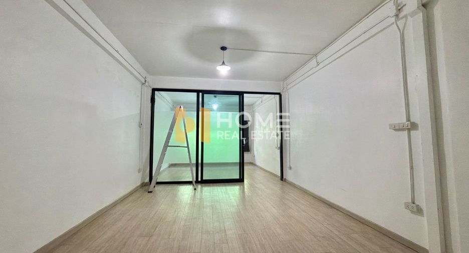 For sale 4 bedrooms retail Space in Bang Sue, Bangkok