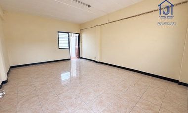 Apartamento en venta de 30 habitaciones en Wang Thonglang, Bangkok