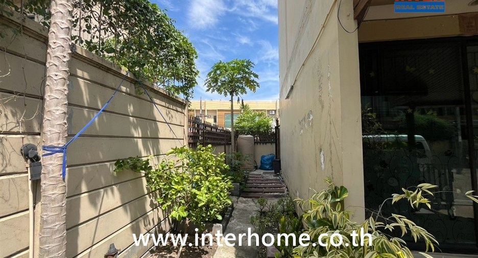 For sale 2 bedrooms townhouse in Saphan Sung, Bangkok