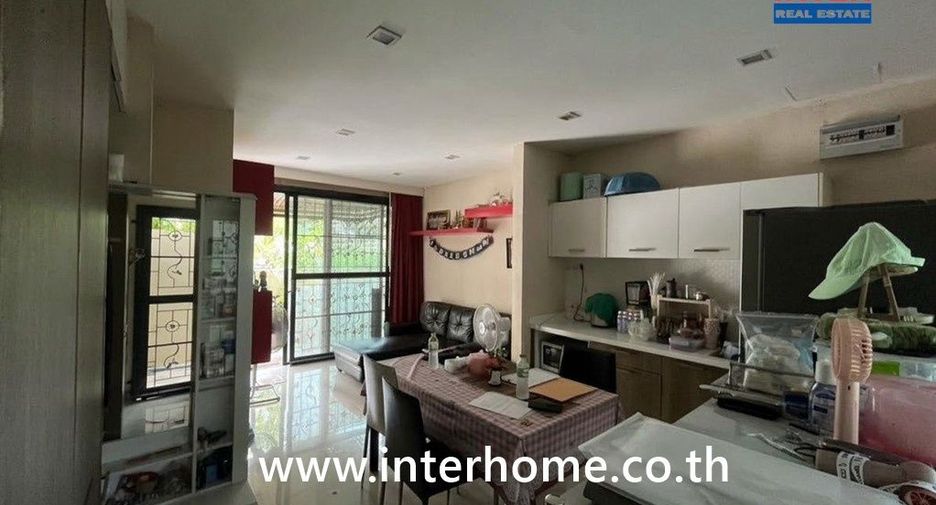 For sale 2 bedrooms townhouse in Saphan Sung, Bangkok