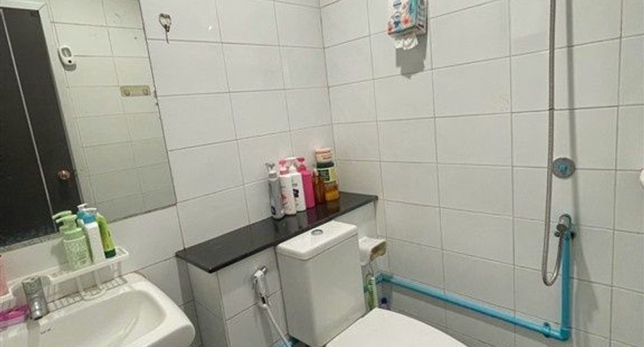 For sale 2 bedrooms townhouse in Saphan Sung, Bangkok