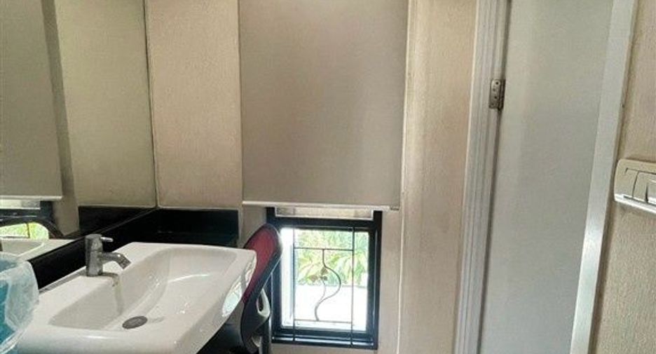 For sale 2 bedrooms townhouse in Saphan Sung, Bangkok