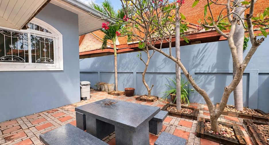 For rent 3 bedrooms villa in Bang Lamung, Chonburi
